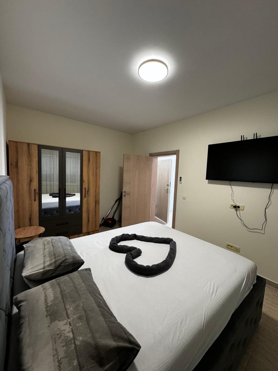 Bed, Decorative detail, Decorative detail, Bedroom