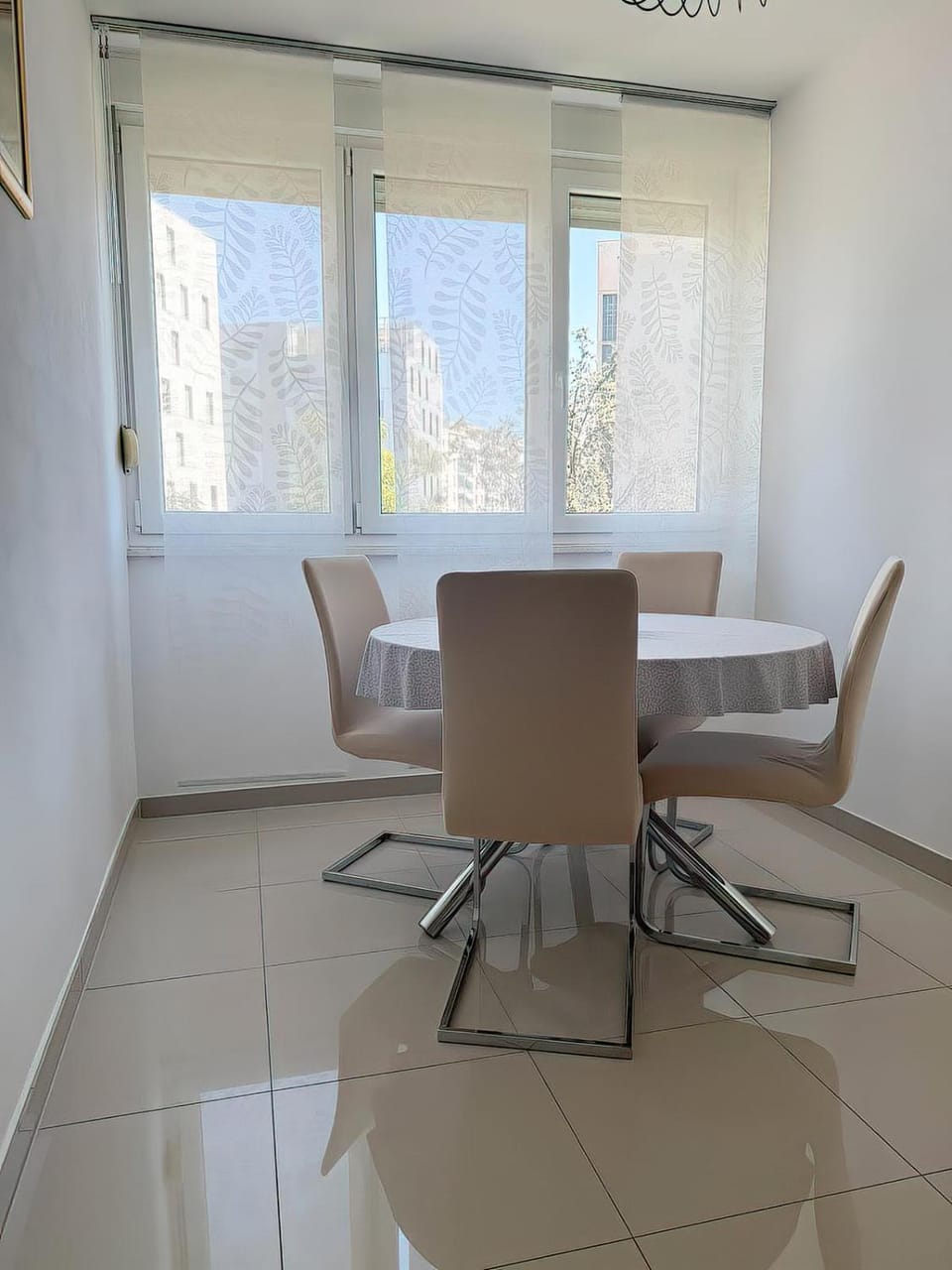 Seating area, Dining area