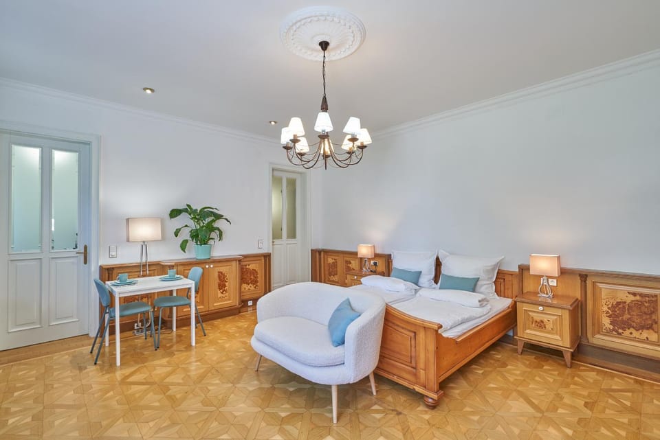 Bed, Living room, Photo of the whole room, Bedroom
