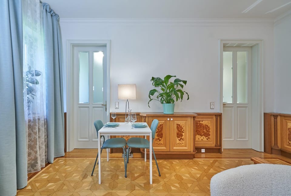 Living room, Photo of the whole room, Dining area