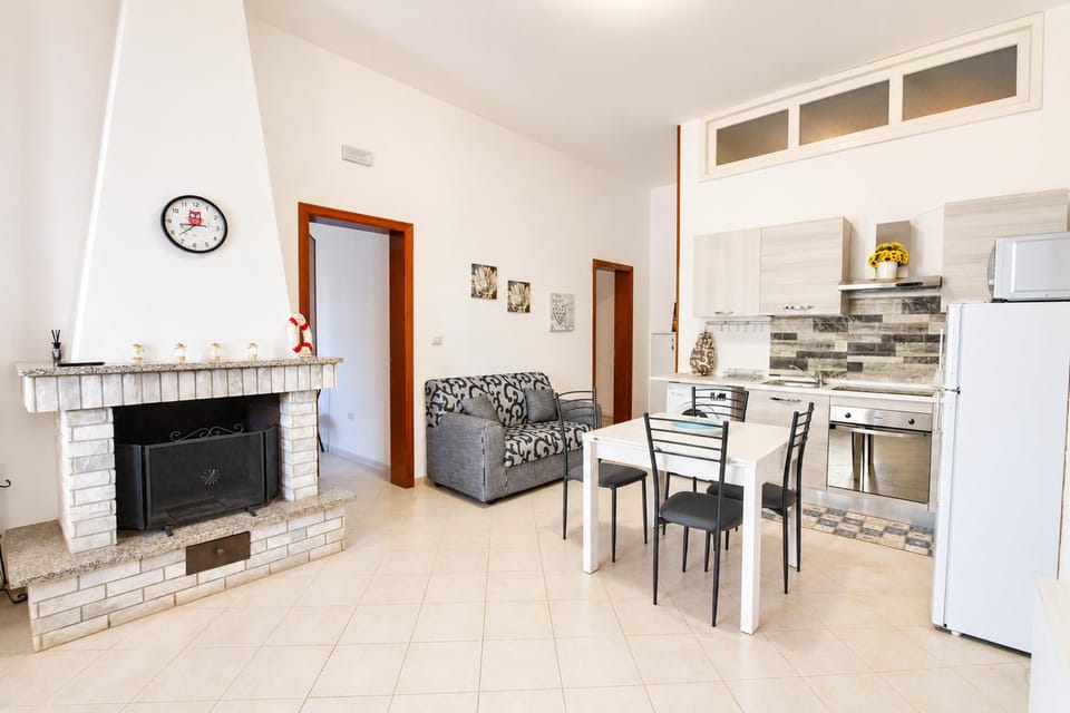 Kitchen or kitchenette, Seating area, Dining area