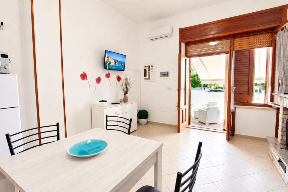 Living room, Dining area, air conditioner