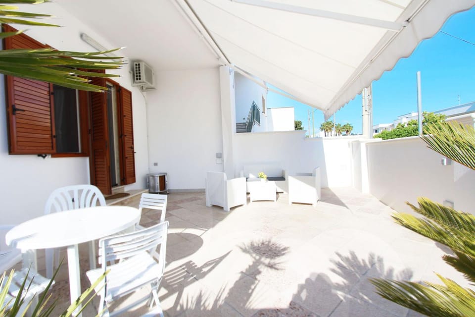 Patio, Day, Balcony/Terrace