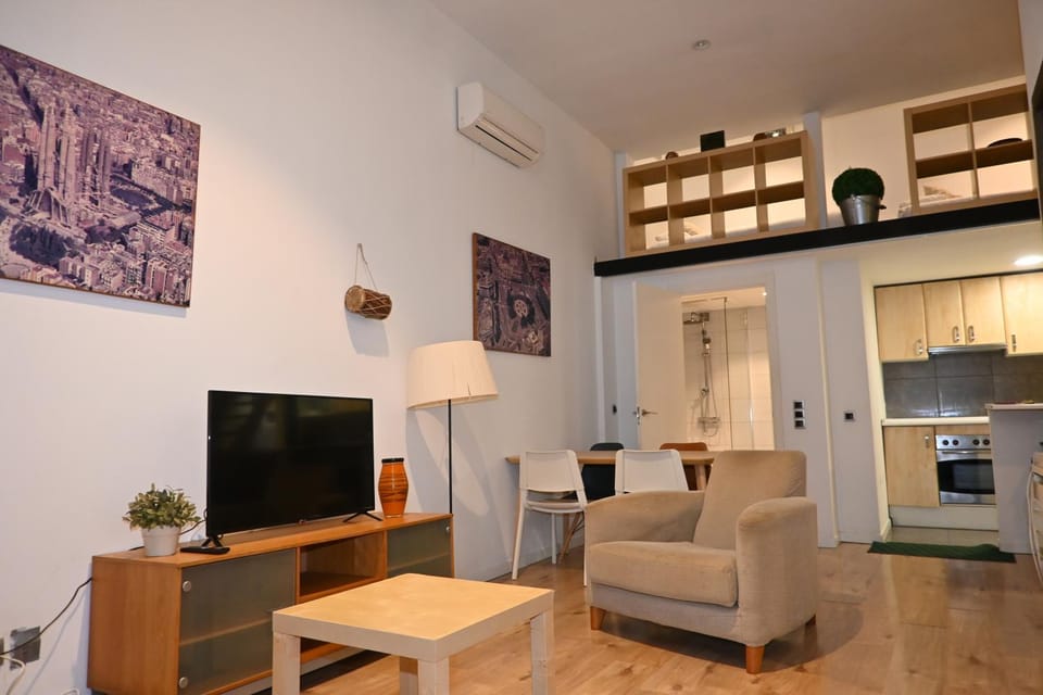 TV and multimedia, Kitchen or kitchenette, Living room, Seating area, Dining area