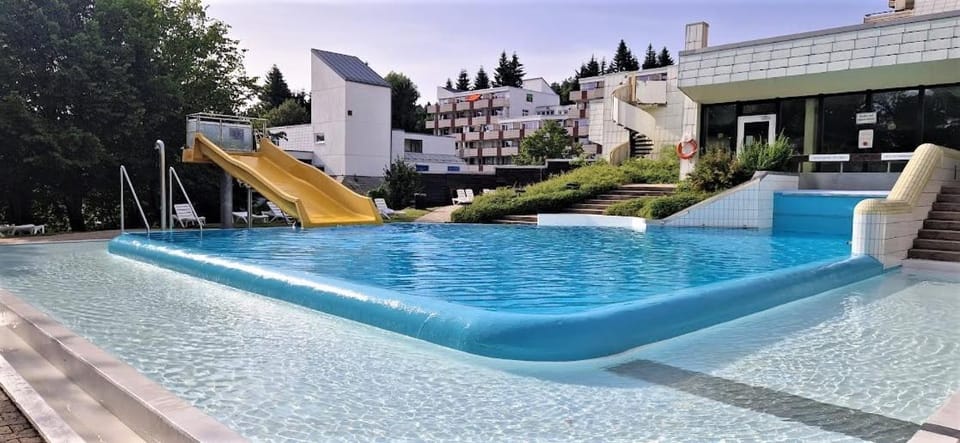 Day, Pool view, Swimming pool, sunbed