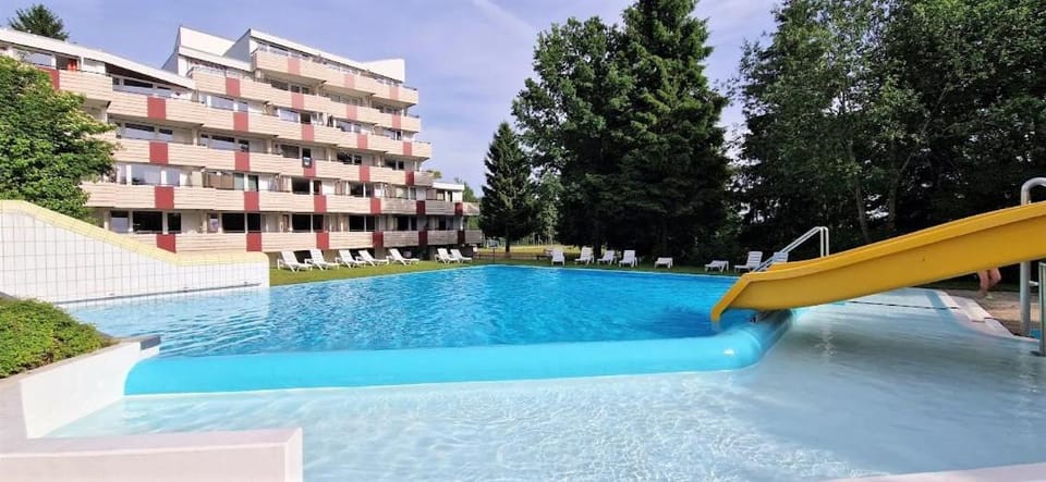 Day, Pool view, Swimming pool, sunbed