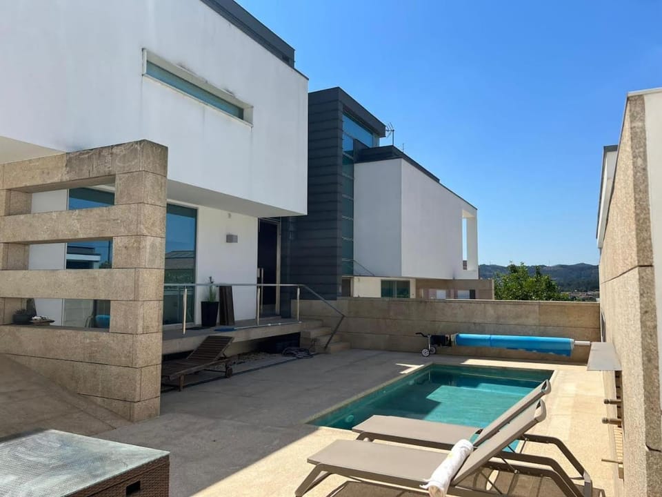 Property building, Patio, Day, Balcony/Terrace, Pool view, Swimming pool, sunbed
