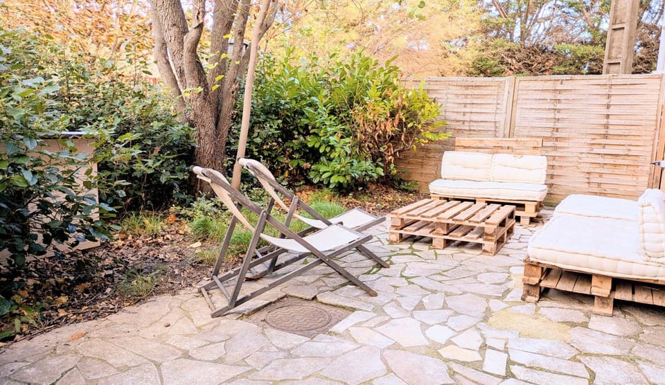Patio, Garden, Garden view, sunbed