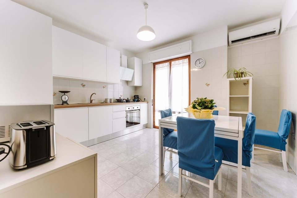 Property building, Kitchen or kitchenette, Living room