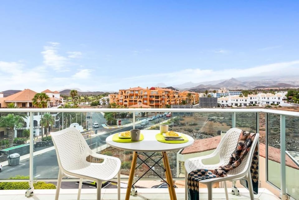 Balcony/Terrace, Balcony/Terrace, Seating area, Mountain view
