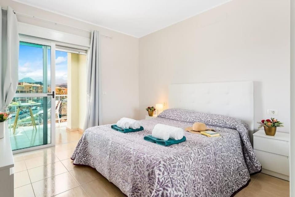Bed, Balcony/Terrace, Bedroom