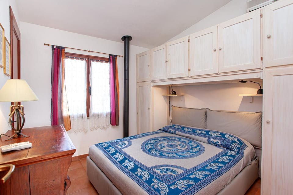 Property building, Living room, Bedroom