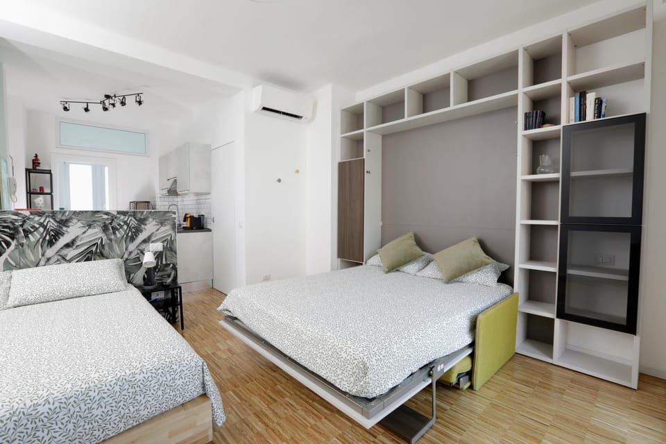 Bedroom, wardrobe, air conditioner