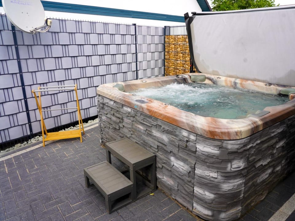 Hot Tub, Spa and wellness centre/facilities