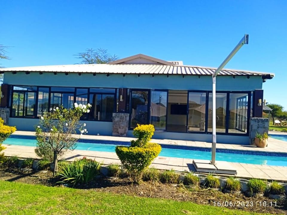 Restaurant/places to eat, Swimming pool