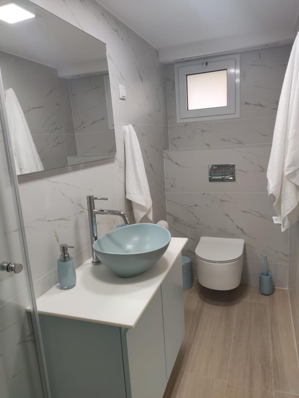 Toilet, Bathroom, towels