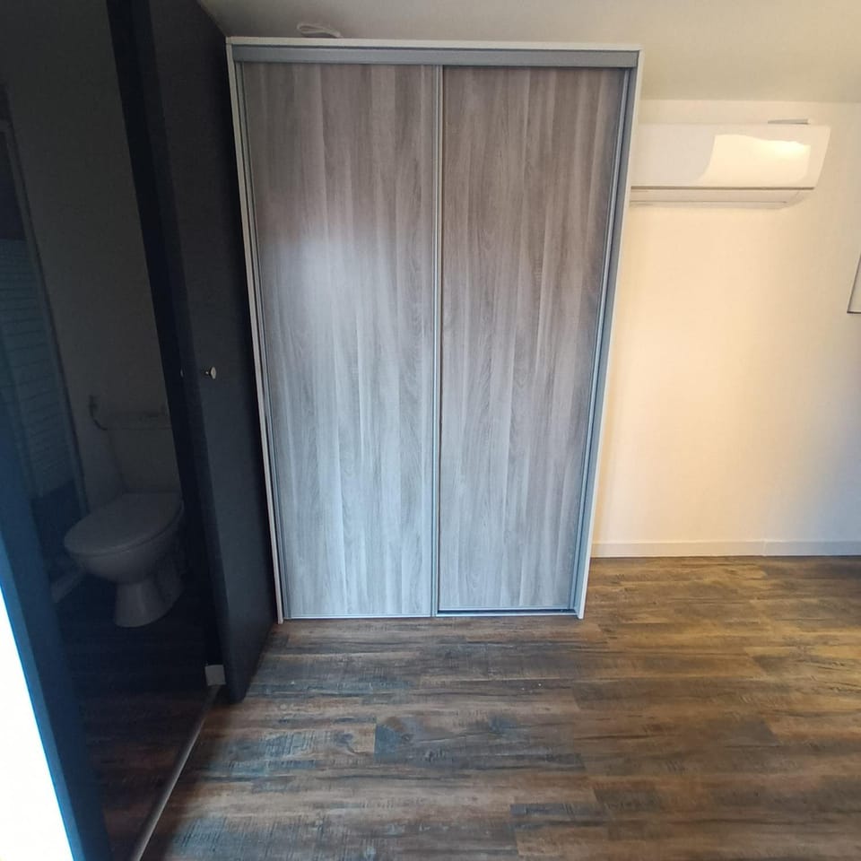 Studio LA MOUTONNE tt équipé 20 m2 10mn plages- hyeres - TRES CALME- Apartment in French Riviera