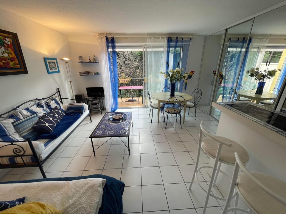 Living room, Lounge or bar