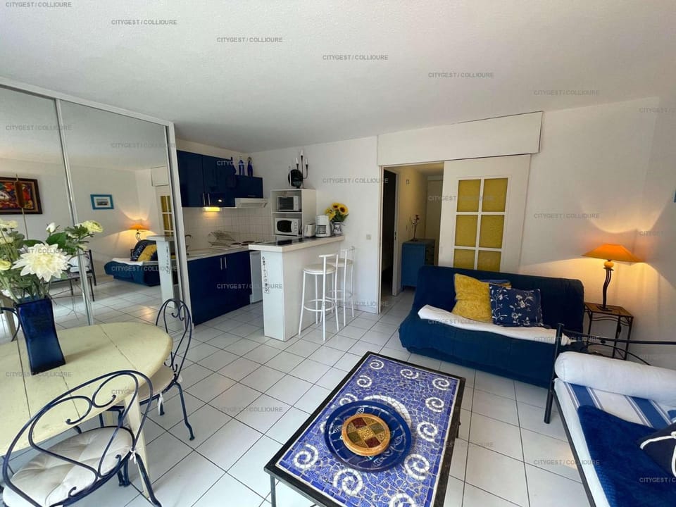 Bed, Kitchen or kitchenette, Living room, Dining area