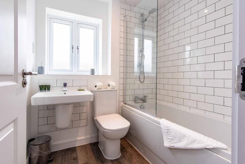 Saxelbye House - Cosy 3 Bed Home near City Centre Bed and Breakfast in Derby