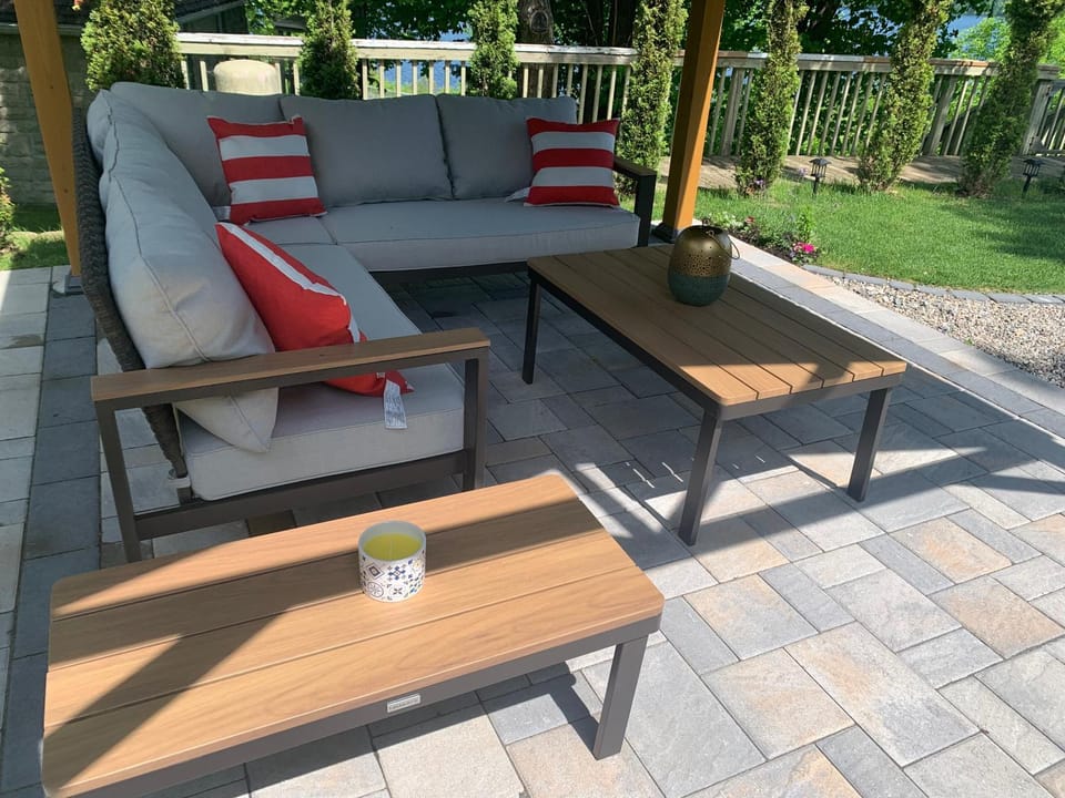 Waterfront Q Estate summer cottage House in Rideau Lakes