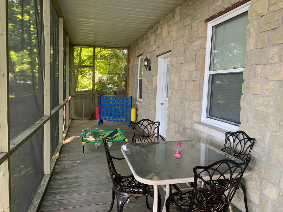 Waterfront Q Estate summer cottage House in Rideau Lakes