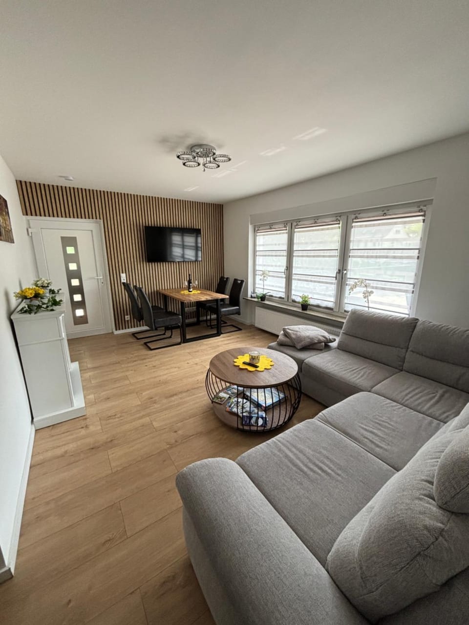 TV and multimedia, Living room, Dining area