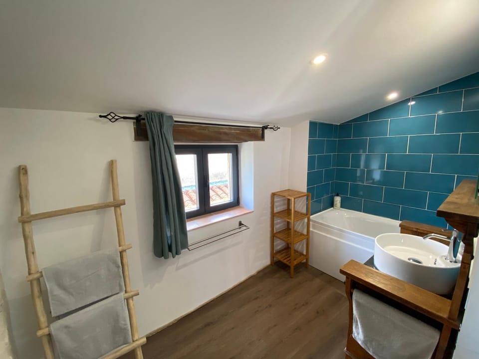 Bathroom, Bedroom, Bath, towels