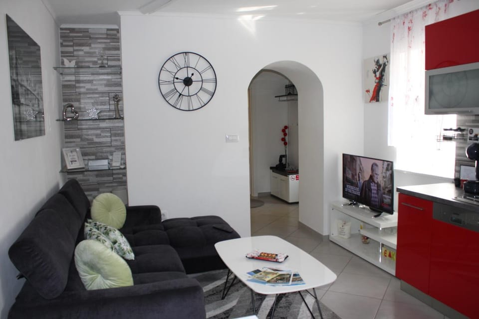 Communal lounge/ TV room, TV and multimedia, Living room