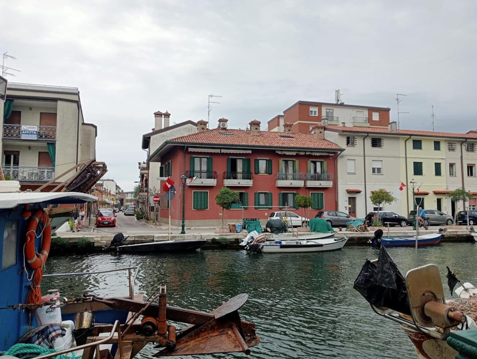 Property building, Location