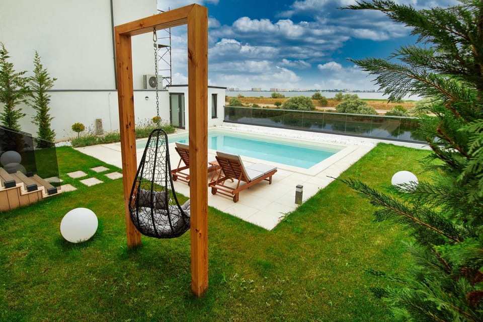 Patio, Day, Natural landscape, Garden, Garden view, Pool view, Swimming pool, sunbed