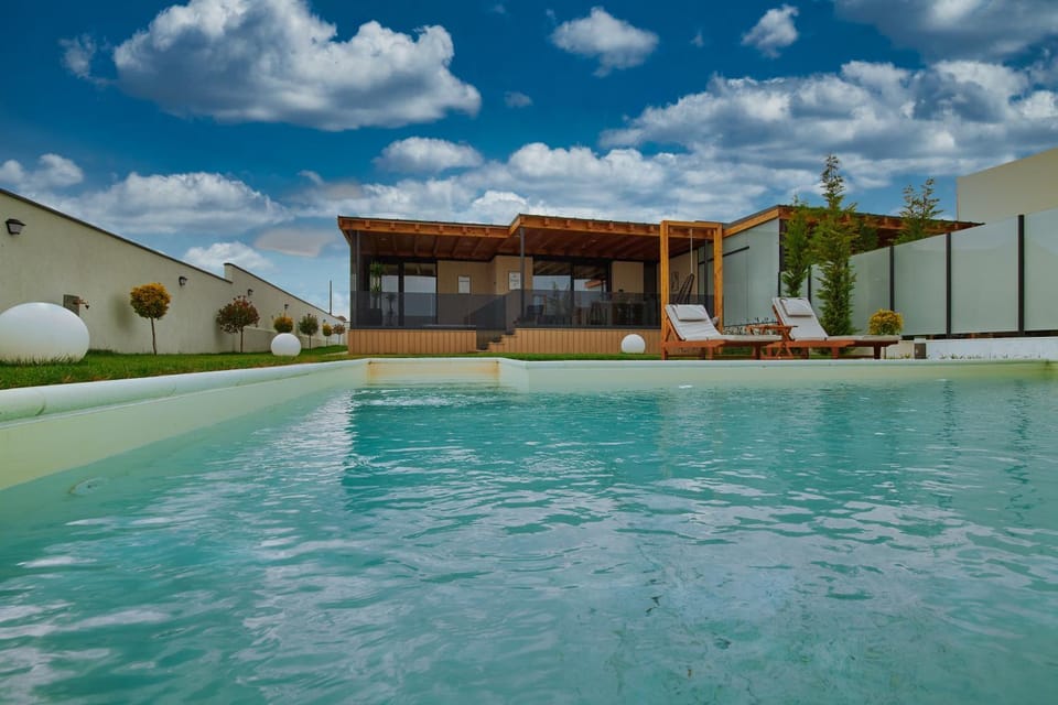 Property building, Day, Pool view, Swimming pool, sunbed