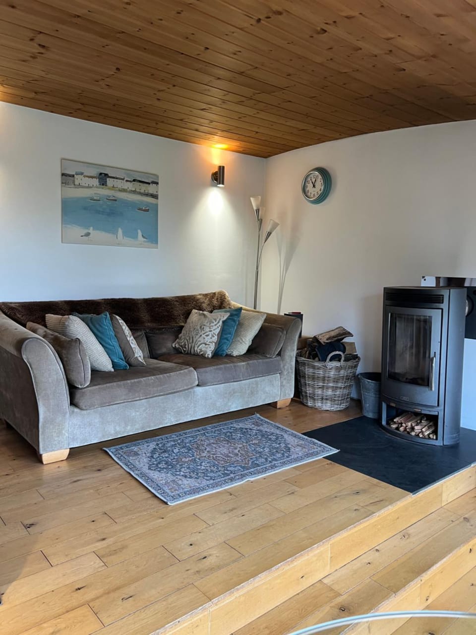 Chestnut,1 bedroom loft apartment with wood burner Apartment in Penbryn