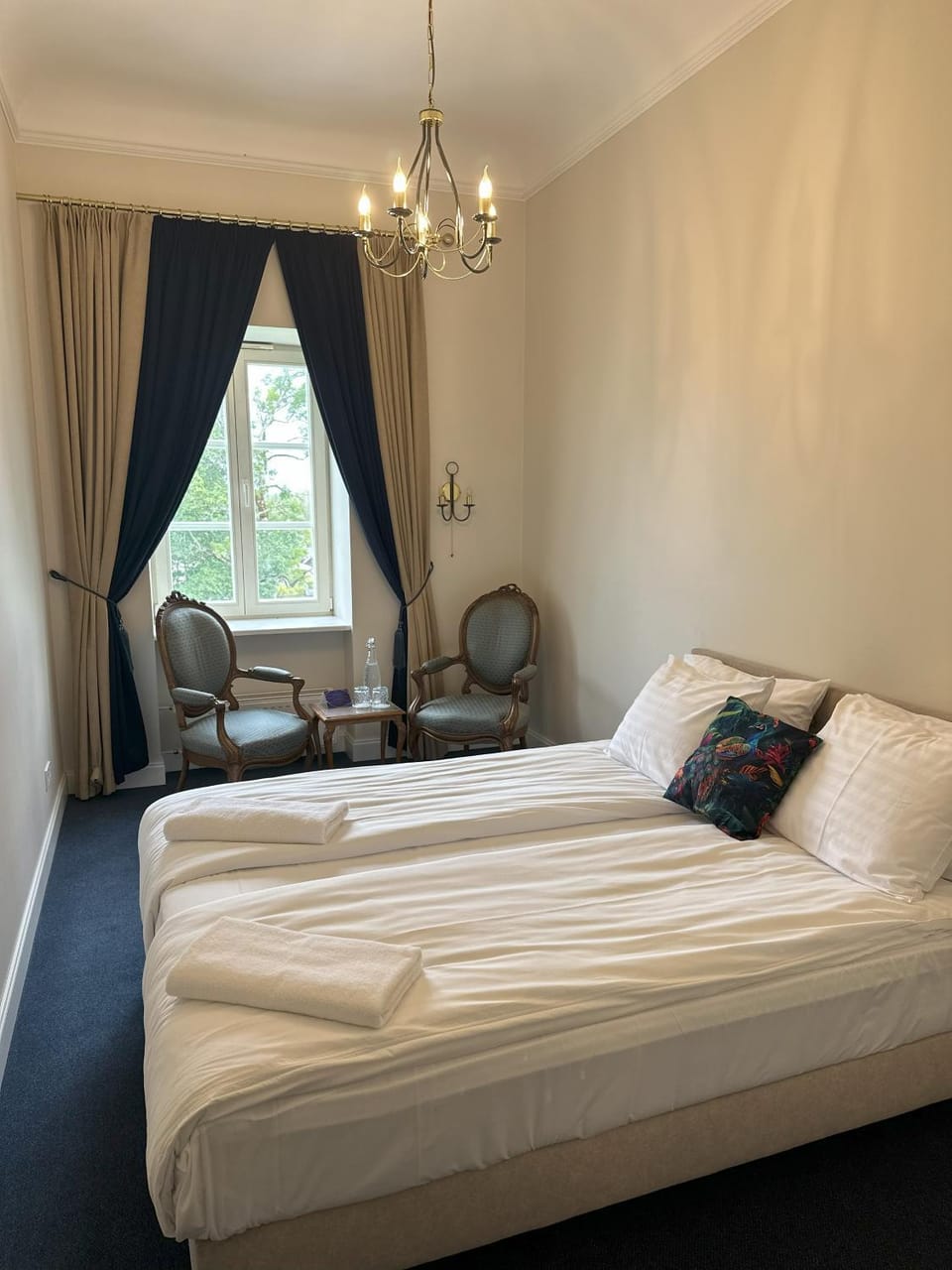 Bed, Photo of the whole room