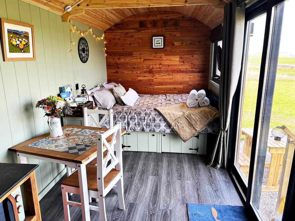 Luxury Shepherd Hut in the Peak District Chalet in Monyash
