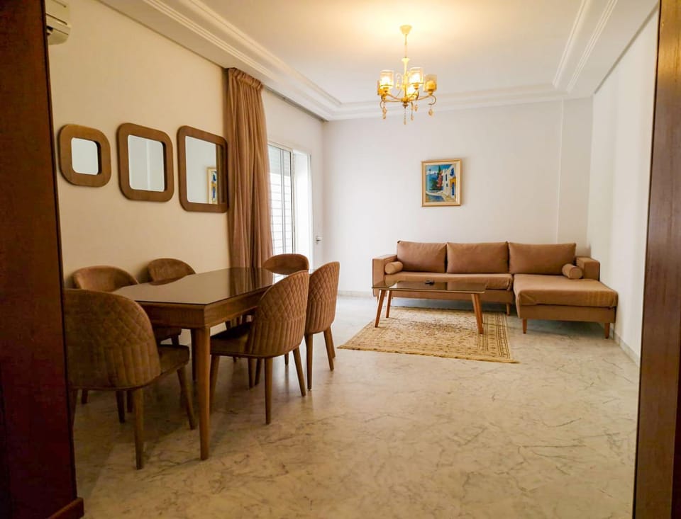 Restaurant/places to eat, Living room