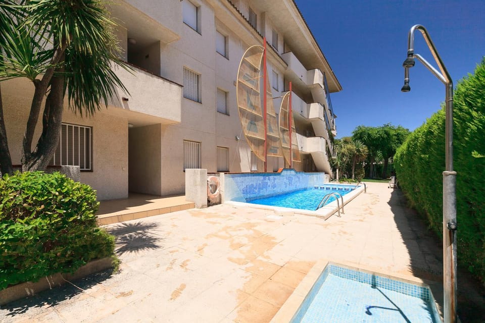 Property building, Swimming pool
