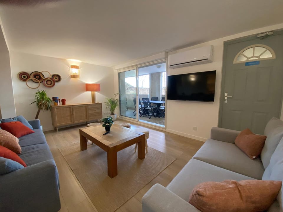 TV and multimedia, Living room, Seating area