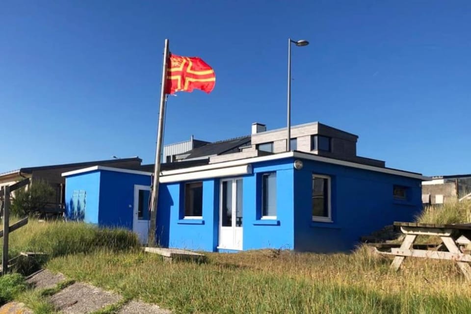 Petite maison avec jardin face mer House in Normandy