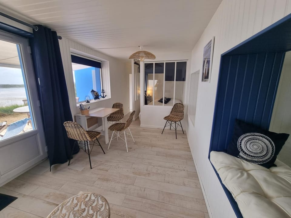 Petite maison avec jardin face mer House in Normandy