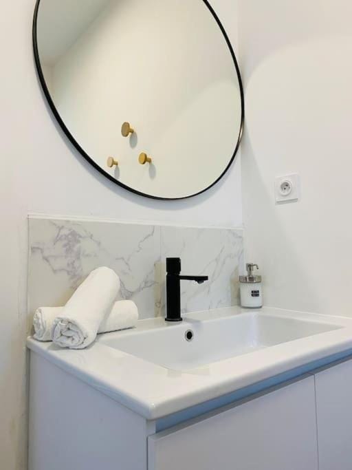 Bathroom, towels