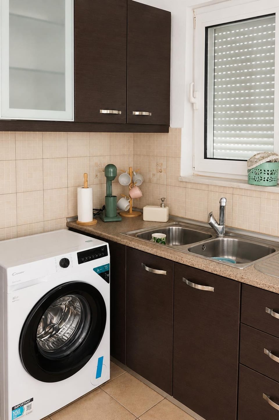 Kitchen or kitchenette, washing machine