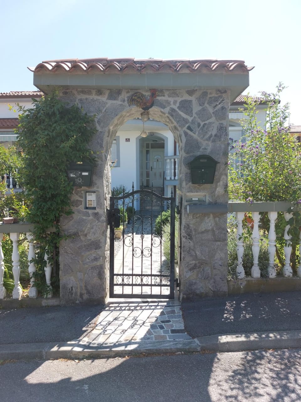 Facade/entrance
