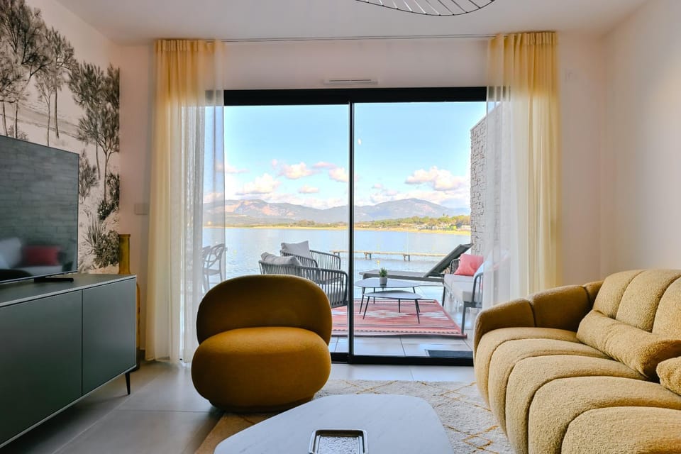 T2 LUXE Pieds dans l'eau Porticcio Apartment in Ajaccio