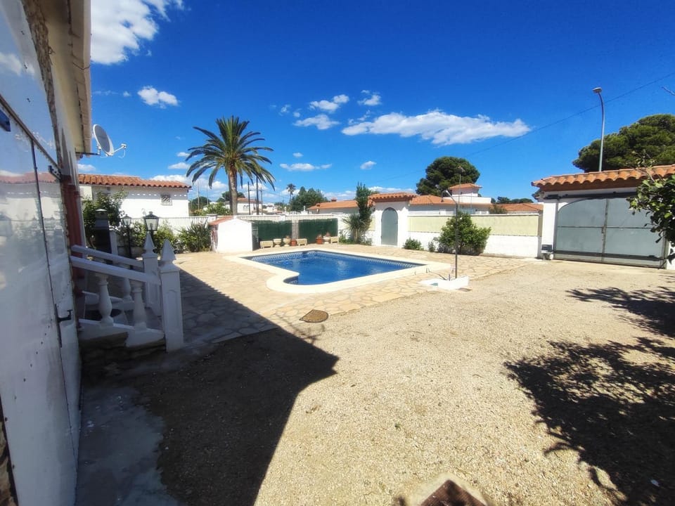 Private house with pool and BBQ House in Miami Platja