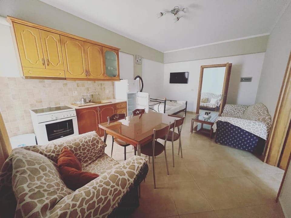 TV and multimedia, Kitchen or kitchenette, Living room, Photo of the whole room, Dining area, pet friendly