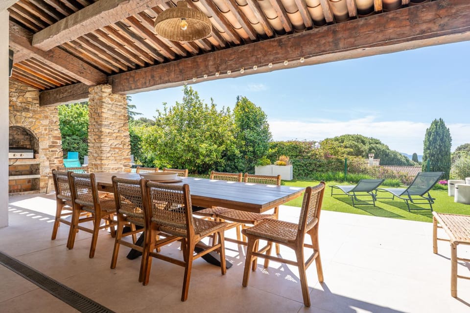 Patio, Day, Garden, Living room, Seating area, Dining area, Garden view