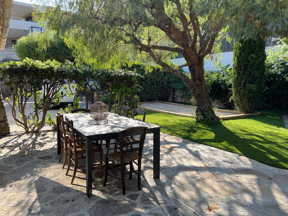 Patio, Spring, Day, Garden, Balcony/Terrace, Dining area, Garden view