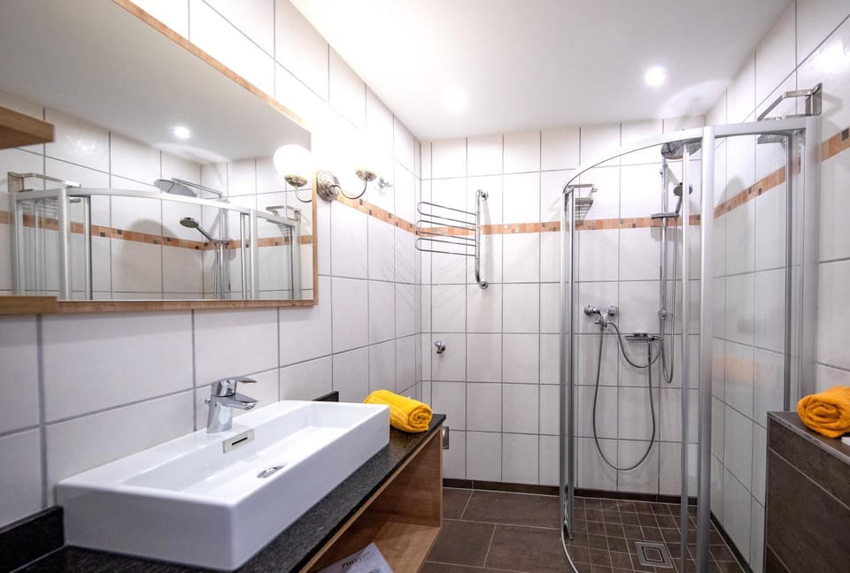 Shower, Bathroom, towels