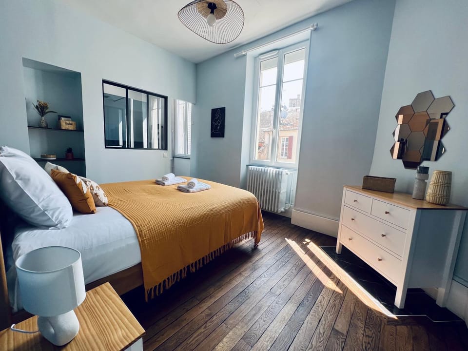 Bed, Photo of the whole room, Bedroom, wardrobe